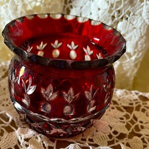 Candle holder, red/clear crystal with pineapple design